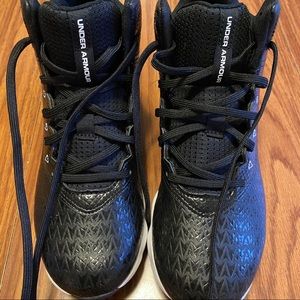 Boys size 4.5 Under Armour Football Cleats